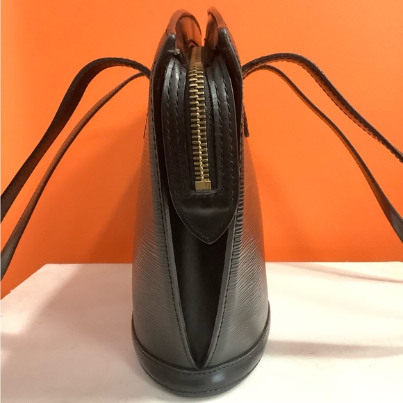 LV Medium Saint Jacques in Black Epi Leather - Picture 5 of 15